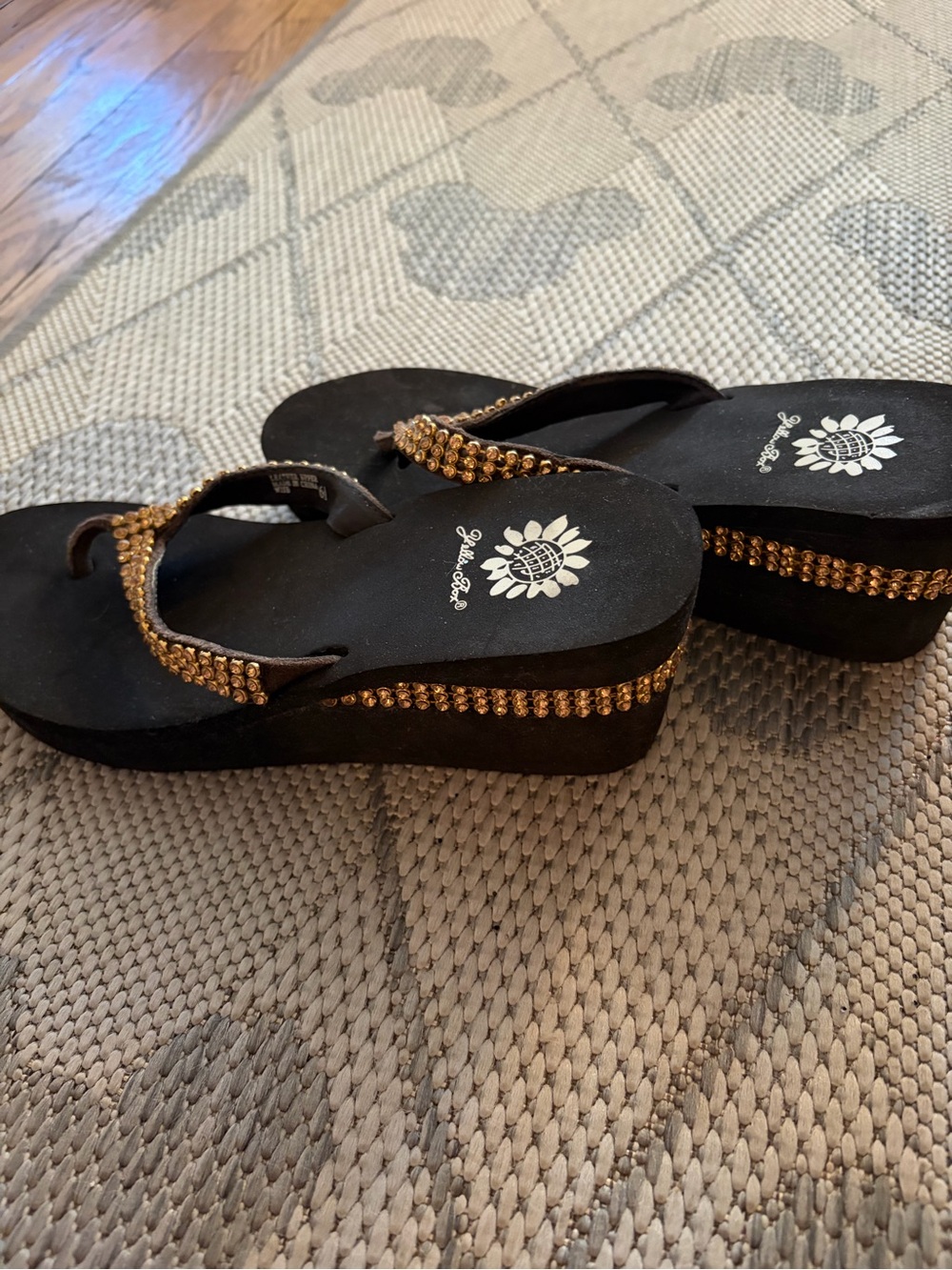 Women’s yellow box sandals with bling